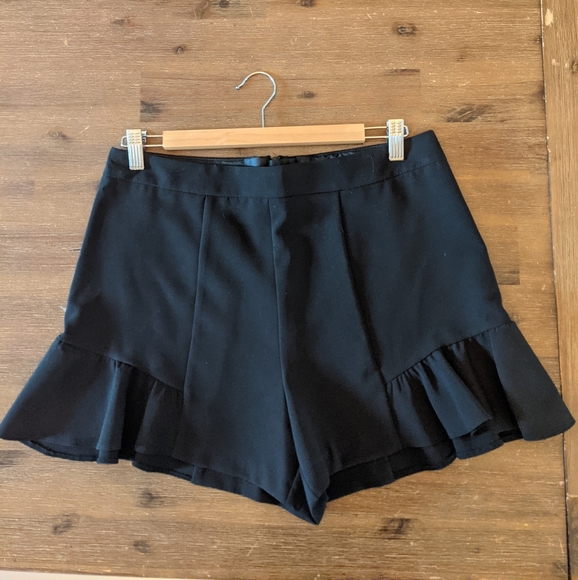 Miss Selfridge Frill Hem Shorts - Picture 3 of 4